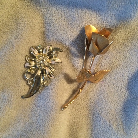 2 Gorgeous Flower Brooches - Picture 1 of 6